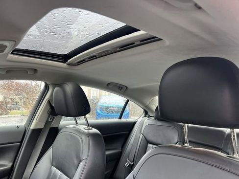 Used 2013 Buick Regal Premium image 11