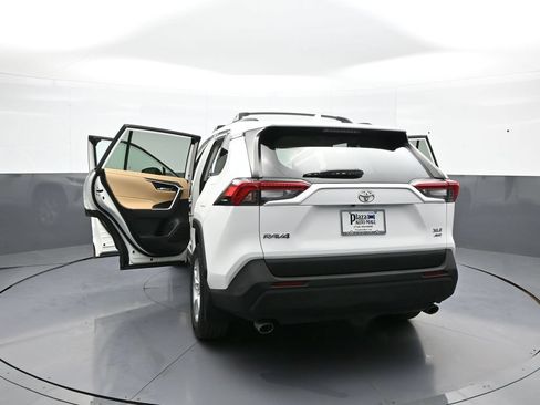 Used 2021 Toyota RAV4 XLE AWD/4WD image 45