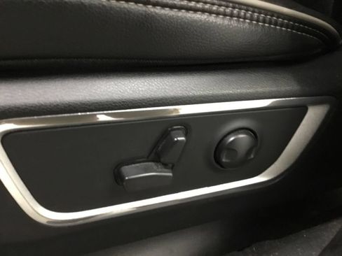 Used 2022 RAM 1500 Laramie AWD/4WD image 8