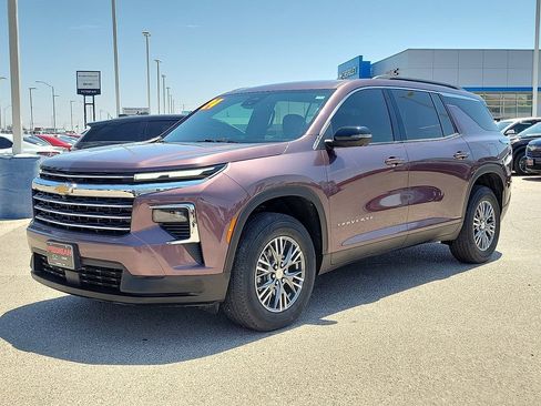 Used 2024 Chevrolet Traverse LT FWD image 6