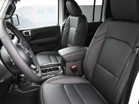 New 2026 Jeep Gladiator Sport AWD/4WD image 13
