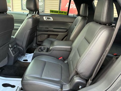 Used 2015 Ford Explorer XLT w/ Equipment Group 202A AWD/4WD image 9