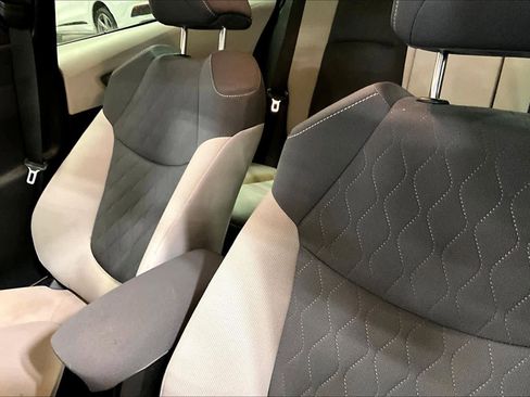 Used 2020 Toyota Corolla LE image 7