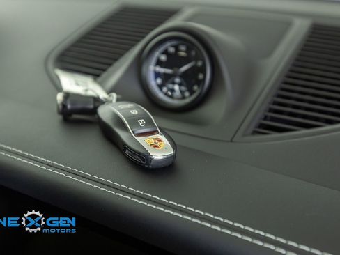 Used 2024 Porsche Macan AWD/4WD image 15