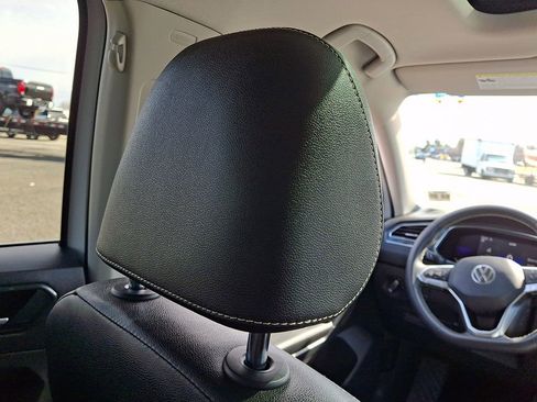 Used 2023 Volkswagen Tiguan SE AWD/4WD image 14