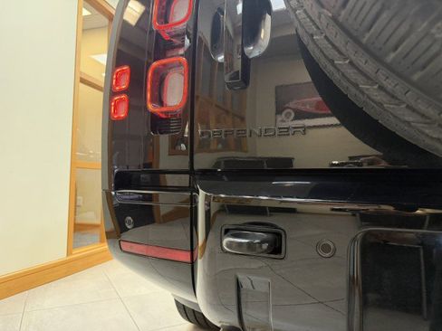 Used 2025 Land Rover Defender 130 V8 image 6