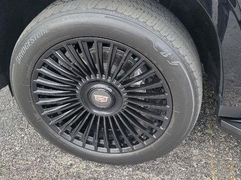 Used 2023 Cadillac Escalade Premium Luxury image 15