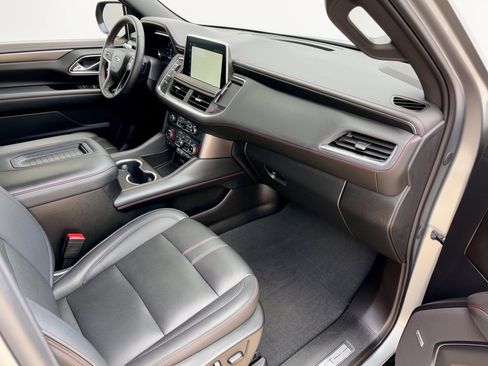 Used 2024 Chevrolet Suburban RST w/ Luxury Package RWD image 30