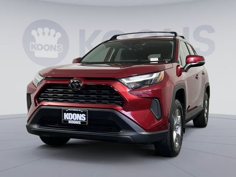 Used 2025 Toyota RAV4 XLE image 1