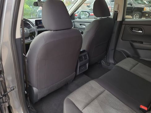 Certified 2025 Nissan Rogue SV FWD image 9
