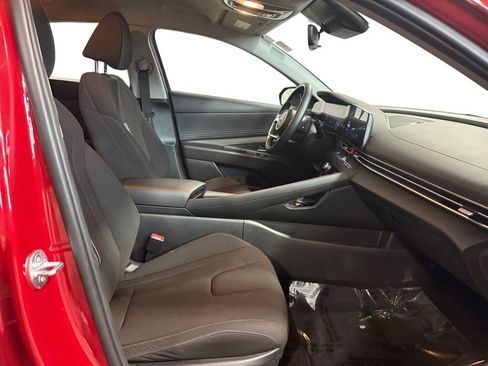 Used 2023 Hyundai Elantra SEL w/ Convenience Package image 13