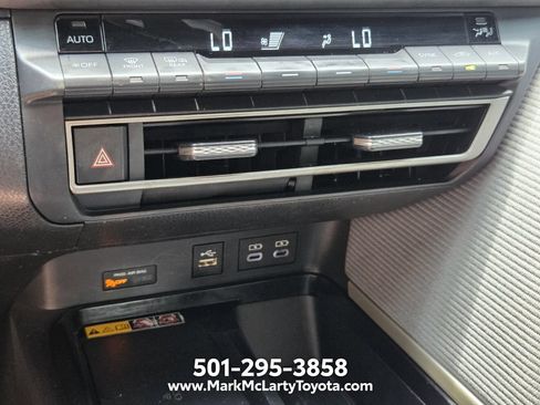 Used 2025 Toyota Camry SE FWD image 17