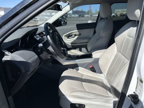 Used 2017 Land Rover Range Rover Evoque SE AWD/4WD image 14