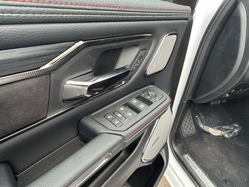 New 2026 RAM 1500 Laramie AWD/4WD image 15