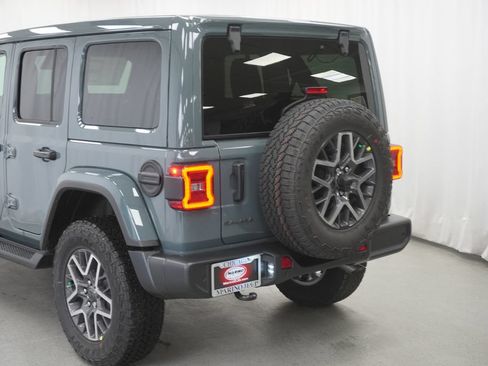 New 2026 Jeep Wrangler Unlimited Sahara AWD/4WD image 12