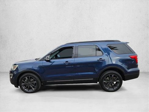 Used 2017 Ford Explorer XLT w/ Equipment Group 202A FWD image 9