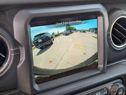 Used 2023 Jeep Wrangler Unlimited Sahara w/ Cold Weather Group AWD/4WD image 28
