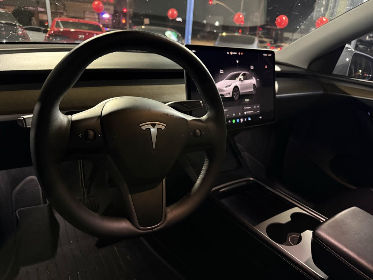 Used 2024 Tesla Model Y 2WD image 16