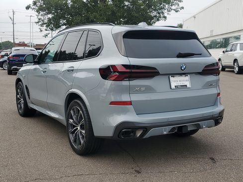 New 2026 BMW X5 xDrive40i w/ M Sport Package AWD/4WD image 3
