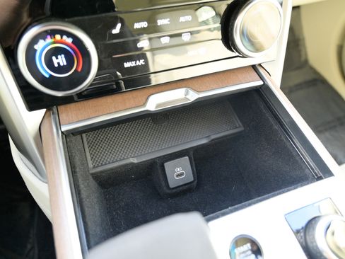 Used 2023 Land Rover Range Rover Autobiography image 28