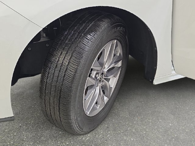 Used 2025 Toyota Sienna XLE FWD image 29