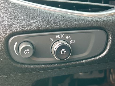 Used 2017 Chevrolet Malibu LT image 16