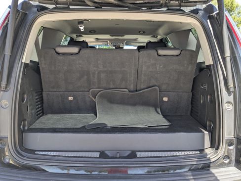 Used 2019 Cadillac Escalade Luxury AWD/4WD image 32