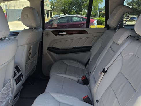Used 2015 Mercedes-Benz GL 320 BlueTEC 4MATIC w/ Premium I Package image 23