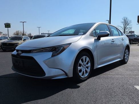 Certified 2025 Toyota Corolla LE image 3