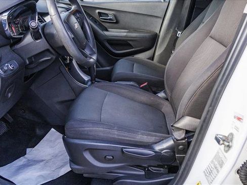 Used 2017 Chevrolet Trax LT image 11