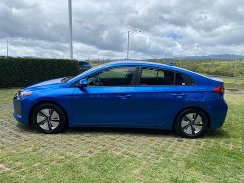 Used 2018 Hyundai Ioniq Blue FWD image 4