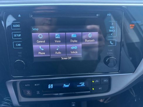 Used 2018 Toyota Corolla LE FWD image 27