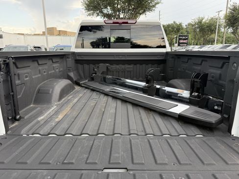 Used 2025 GMC Sierra 2500 SLT AWD/4WD image 28