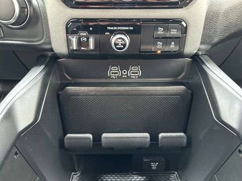 Used 2025 RAM 1500 Big Horn AWD/4WD image 22