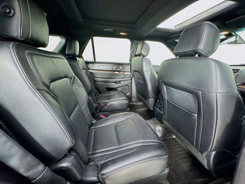 Used 2016 Ford Explorer Platinum image 36