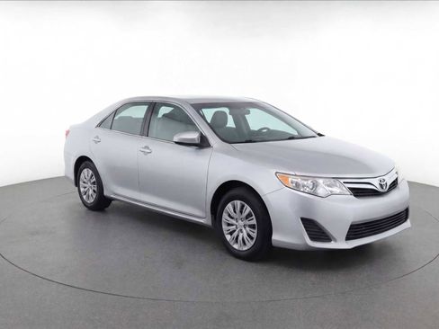 Used 2012 Toyota Camry LE FWD image 3