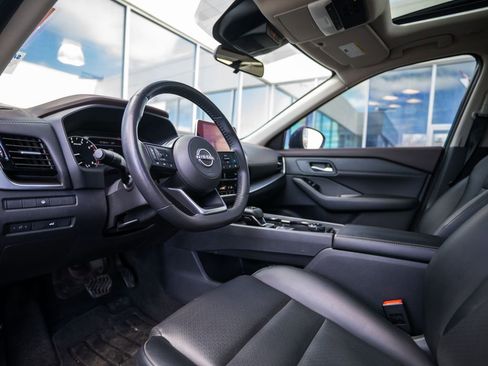 Used 2023 Nissan Rogue SV w/ SV Premium Package image 4