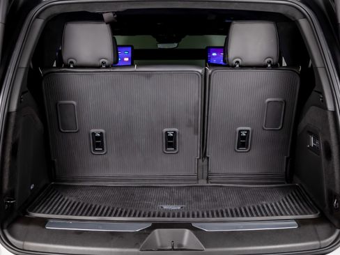 Used 2025 Cadillac Escalade Sport Platinum w/ LPO, ONYX Package image 40