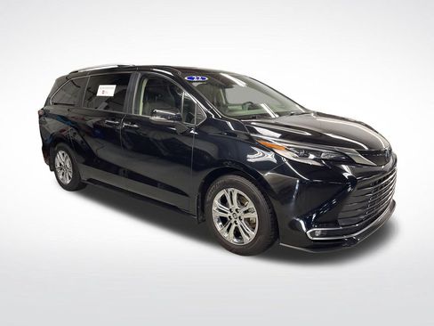 Certified 2022 Toyota Sienna Platinum AWD/4WD image 11