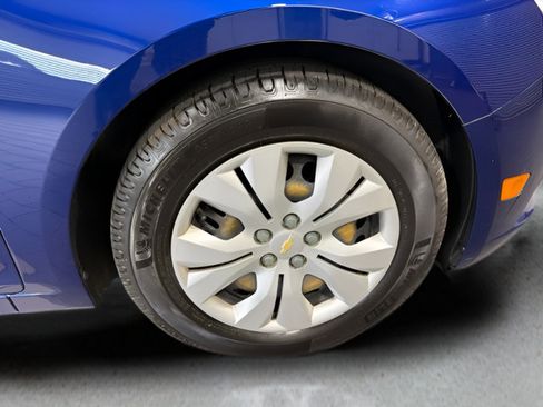 Used 2012 Chevrolet Cruze LS FWD image 28