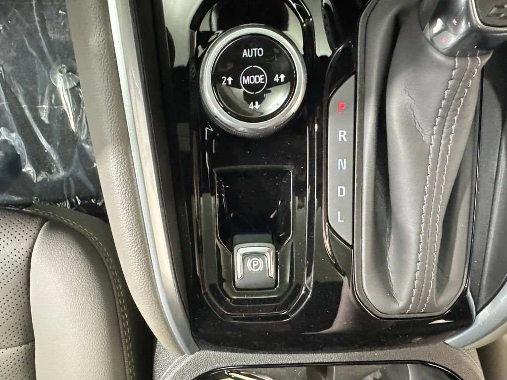 New 2026 Chevrolet Colorado ZR2 w/ Technology Package AWD/4WD image 15