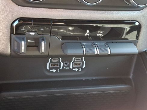 Used 2024 RAM 1500 Big Horn AWD/4WD image 22