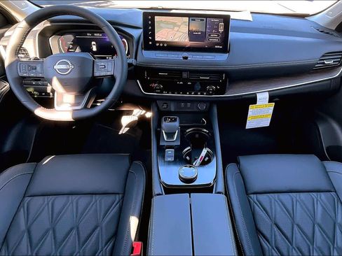 New 2026 Nissan Rogue Platinum image 5