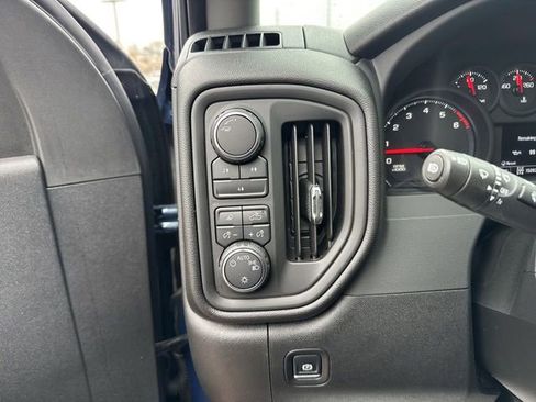 Used 2025 Chevrolet Silverado 2500 Custom w/ Custom Value Package image 12