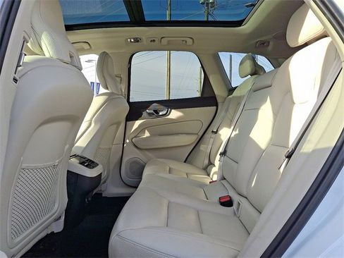 Used 2019 Volvo XC60 T5 Inscription image 9