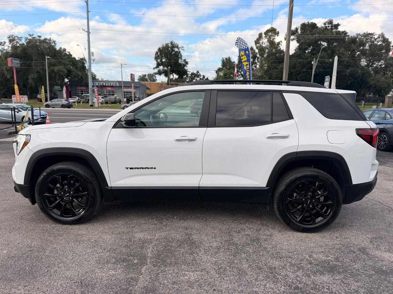 Used 2026 GMC Terrain Elevation w/ Elevation Premium Package FWD image 9