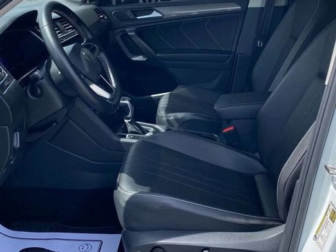 Used 2022 Volkswagen Tiguan SE image 11