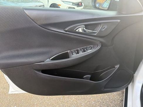 Used 2017 Chevrolet Malibu LT image 19