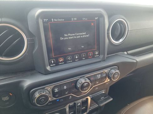 Used 2023 Jeep Wrangler Unlimited Sahara w/ Cold Weather Group AWD/4WD image 6