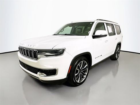 Used 2022 Jeep Wagoneer Series III w/ Premium Group I image 3